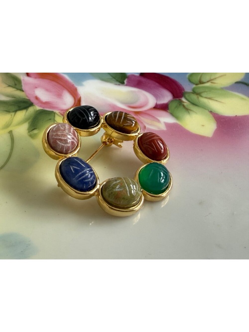 Vintage 70s Round Scarab Gemstone Beetle Brooch Gold Tone - Picture 2 of 9